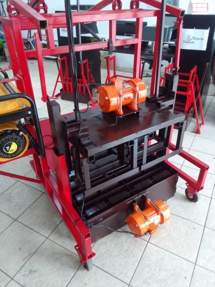 Dual Power Egg-Layer Brick Making Machine - Closeup